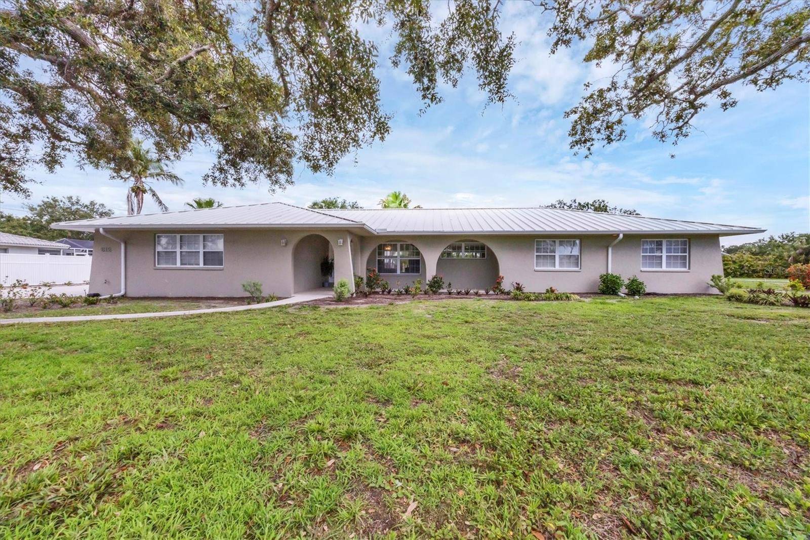 Nokomis, FL 34275,612 BAYSHORE RD