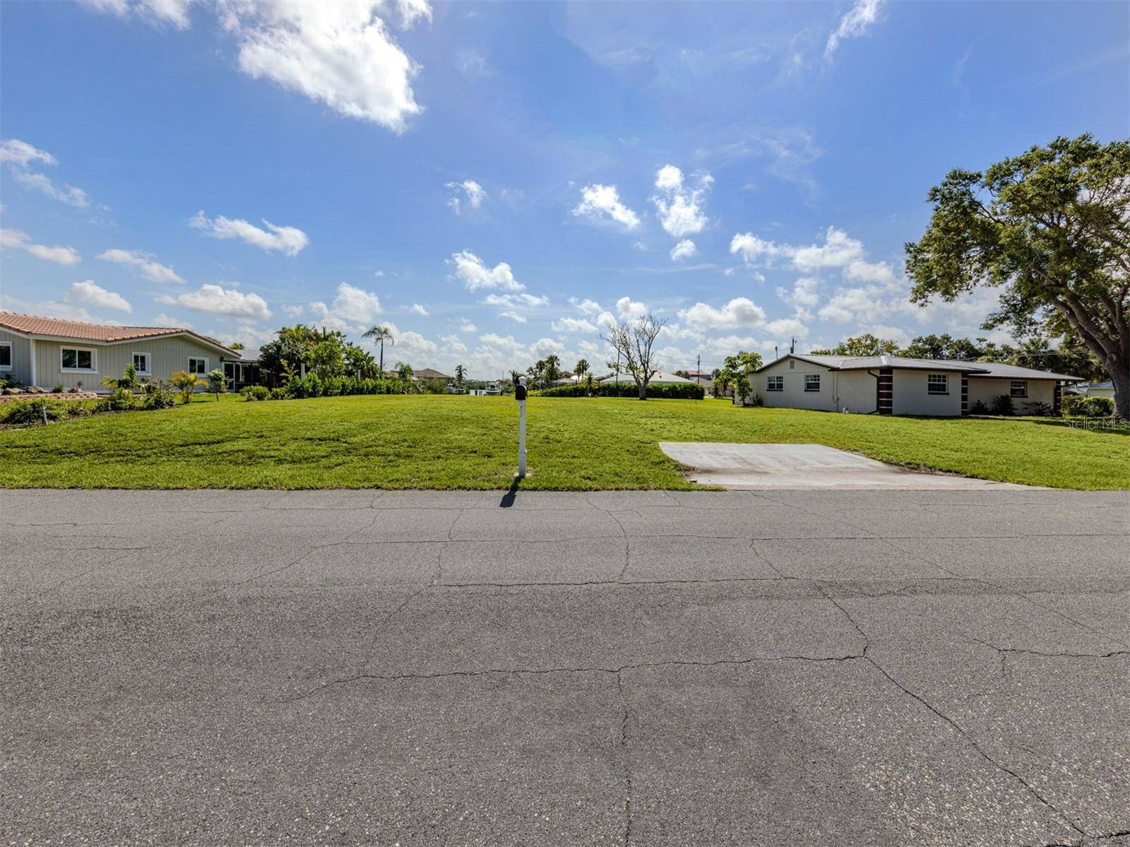 Osprey, FL 34229,458 N SHORE DR