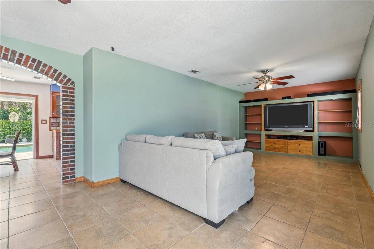 Venice, FL 34285,1071 ROBERTA ST