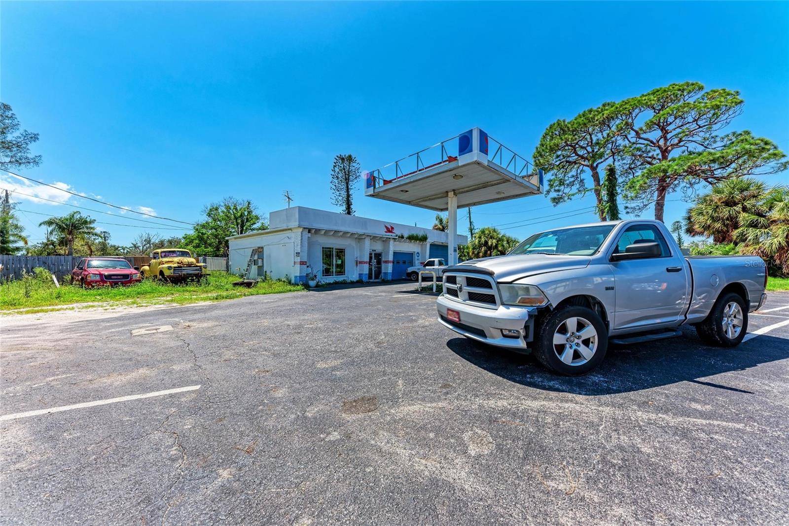 Bradenton, FL 34210,10205 CORTEZ RD W