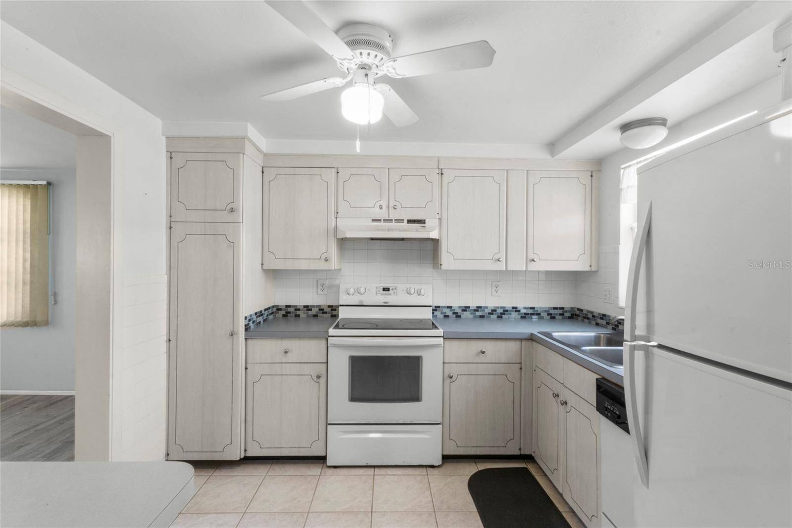 Venice, FL 34293,1523 LAKESIDE DR #15