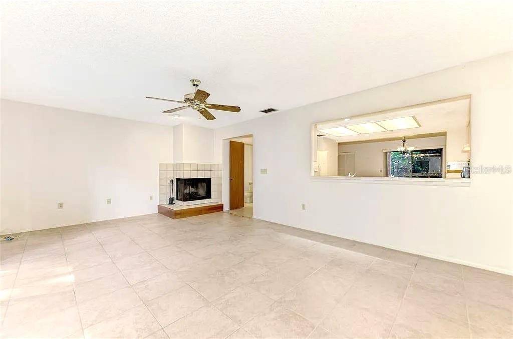 Sarasota, FL 34234,979 SUNRIDGE DR #114
