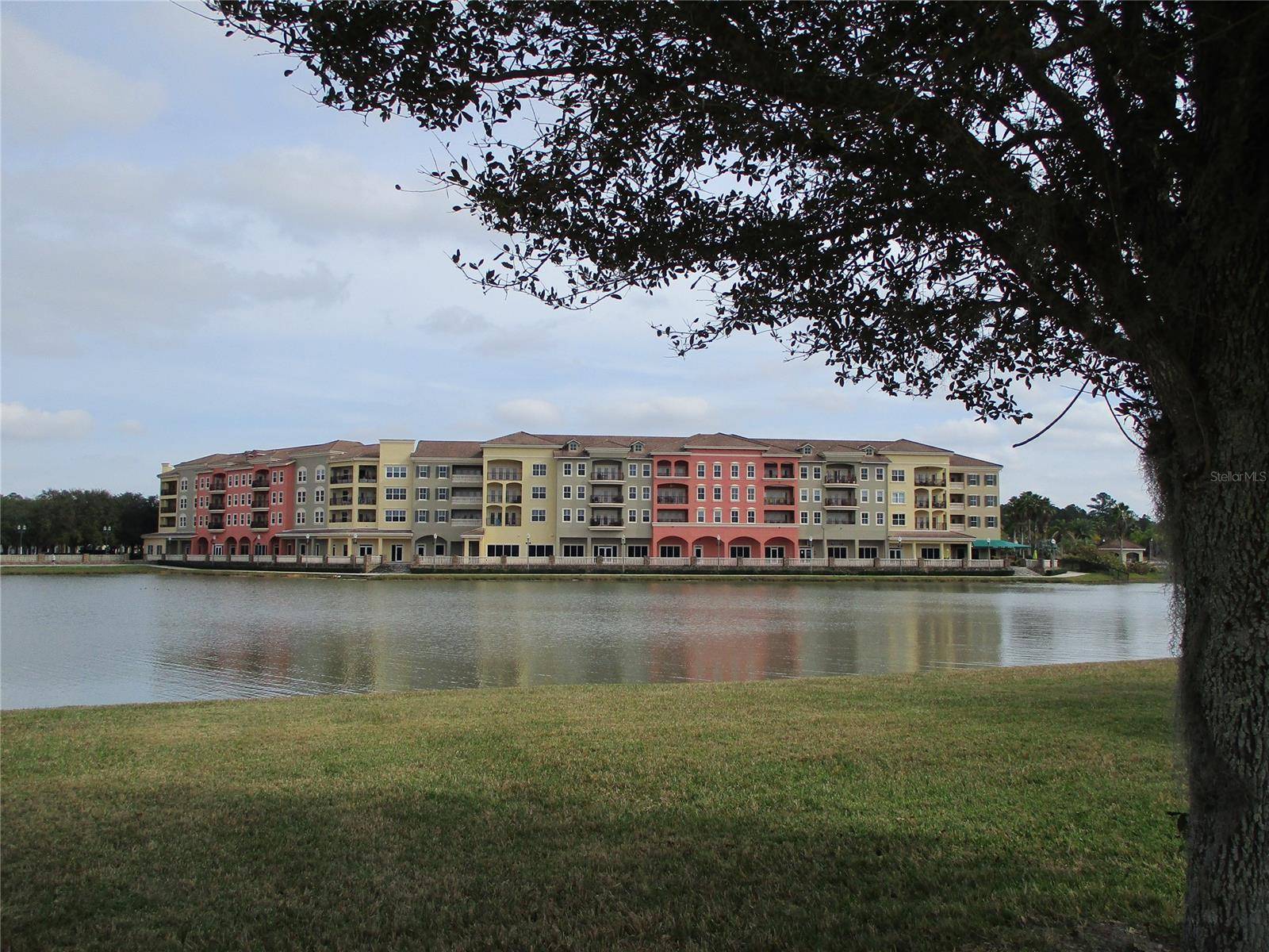 New Smyrna Beach, FL 32168,424 LUNA BELLA LN #323