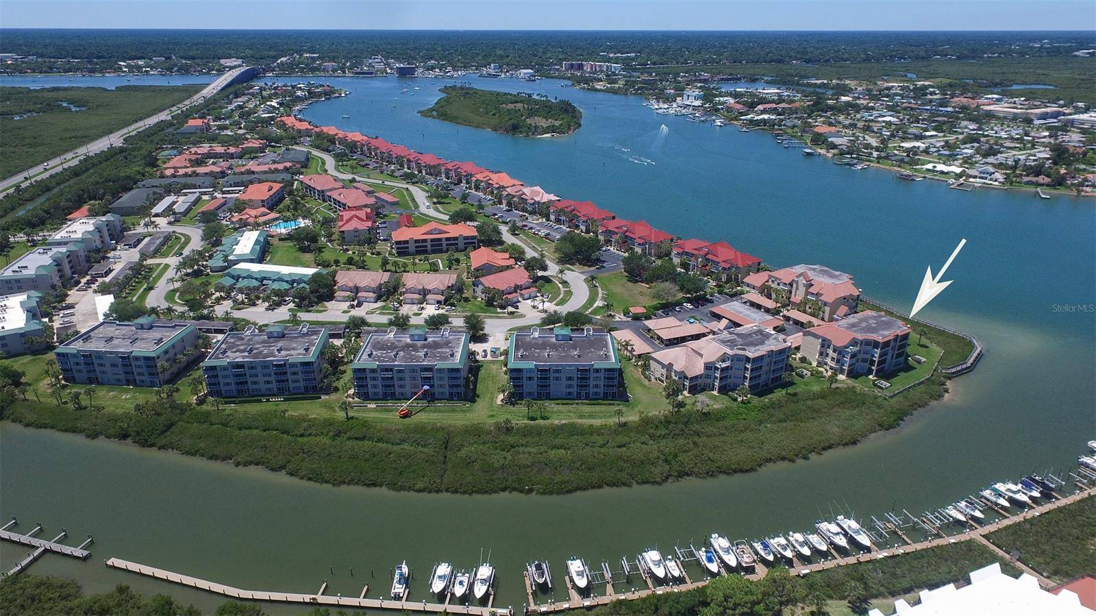 New Smyrna Beach, FL 32169,436 Bouchelle DR #202