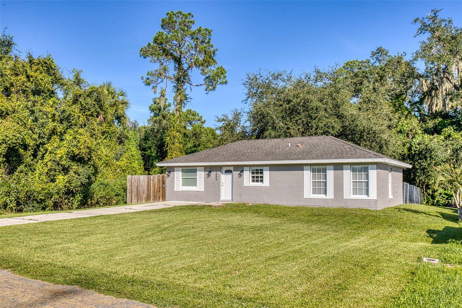 New Smyrna Beach, FL 32168,1004 W 7TH ST