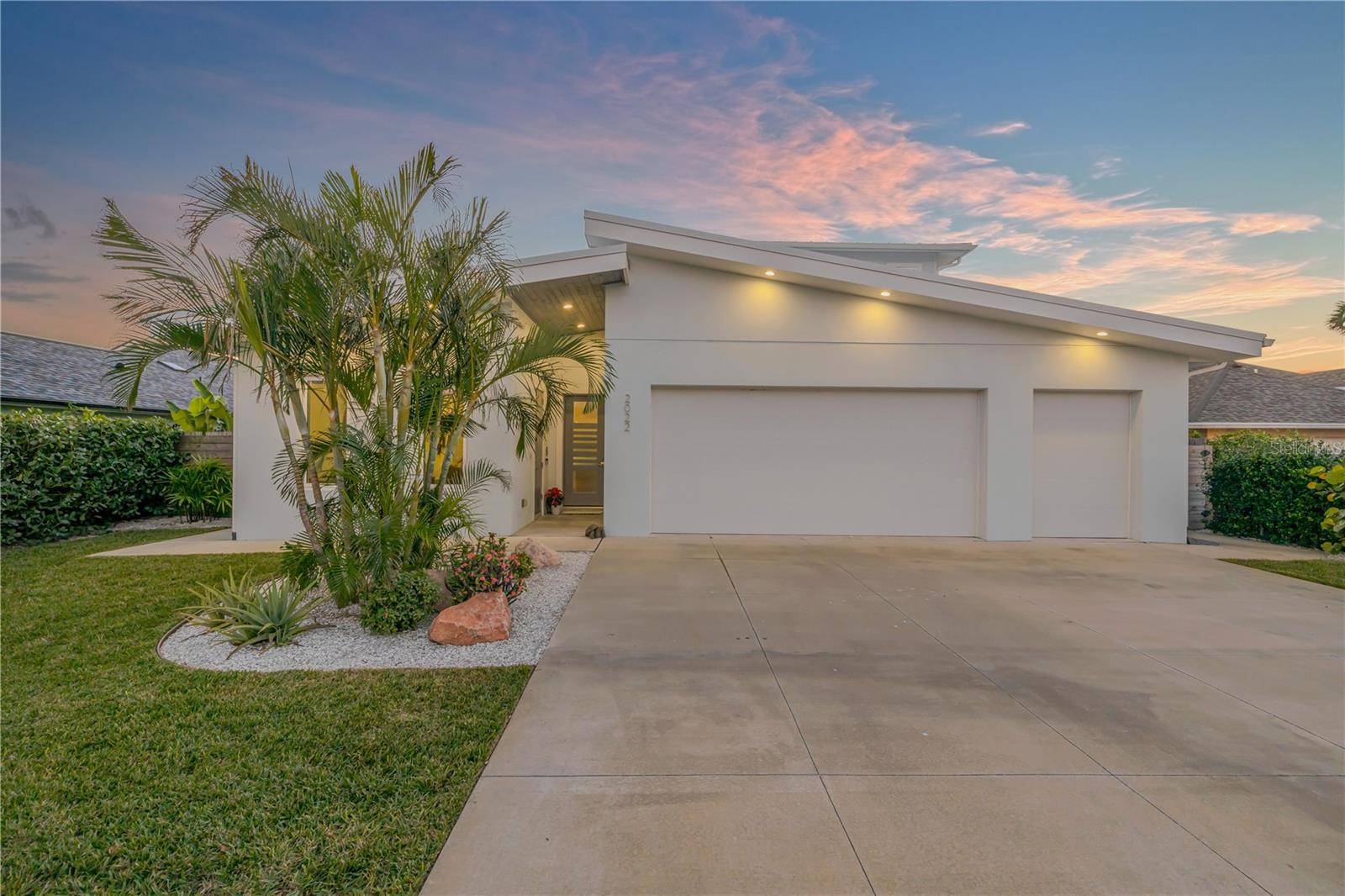 New Smyrna Beach, FL 32169,2022 N PENINSULA AVE