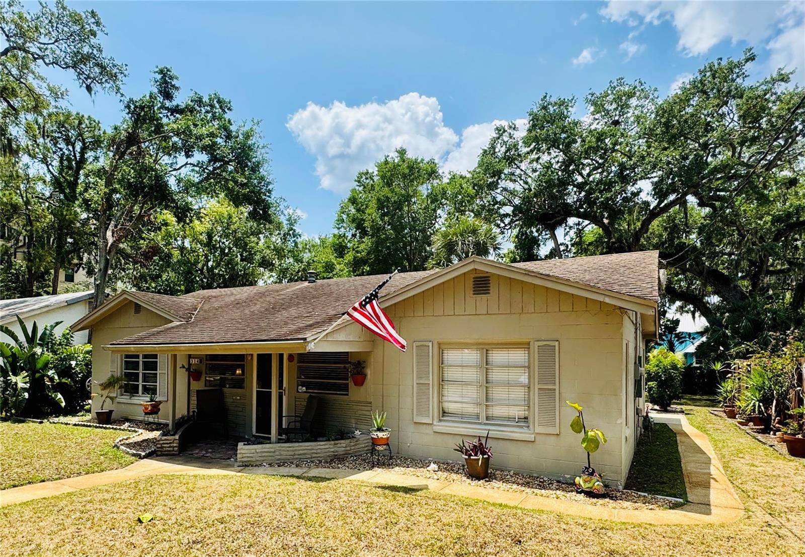 New Smyrna Beach, FL 32168,314 HILLMAN ST