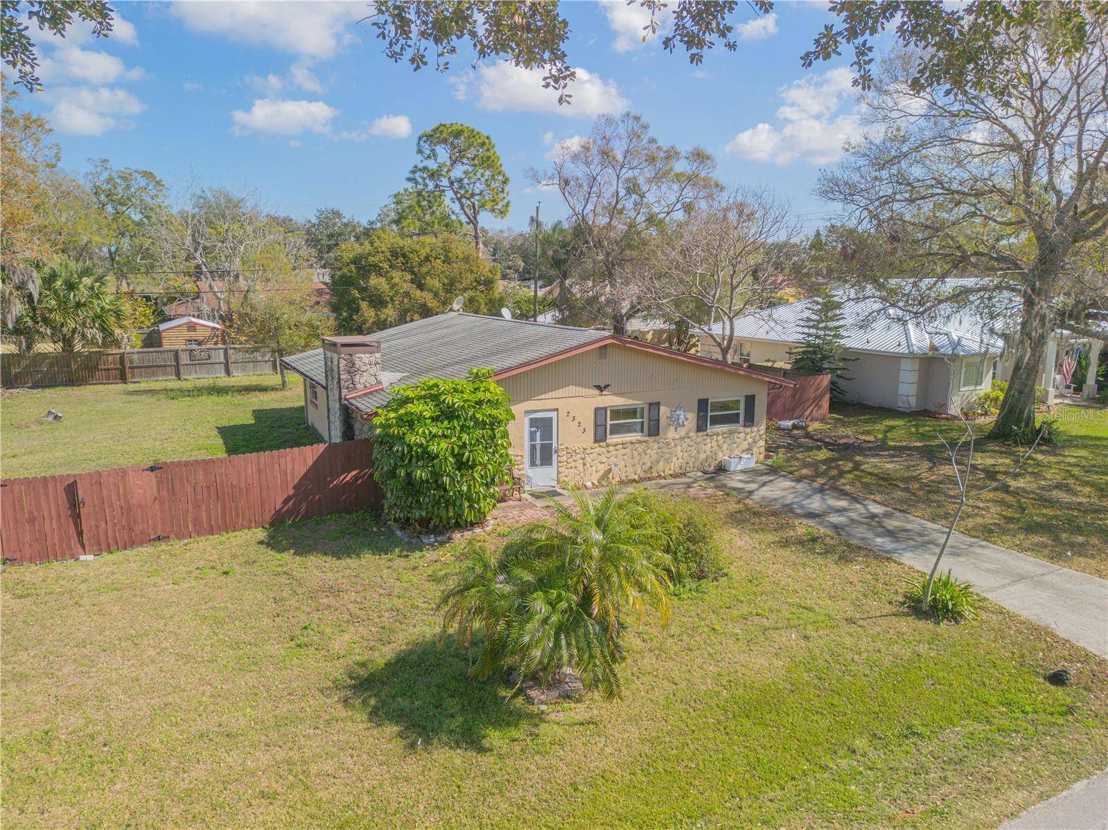 Edgewater, FL 32141,2323 QUEEN PALM DR