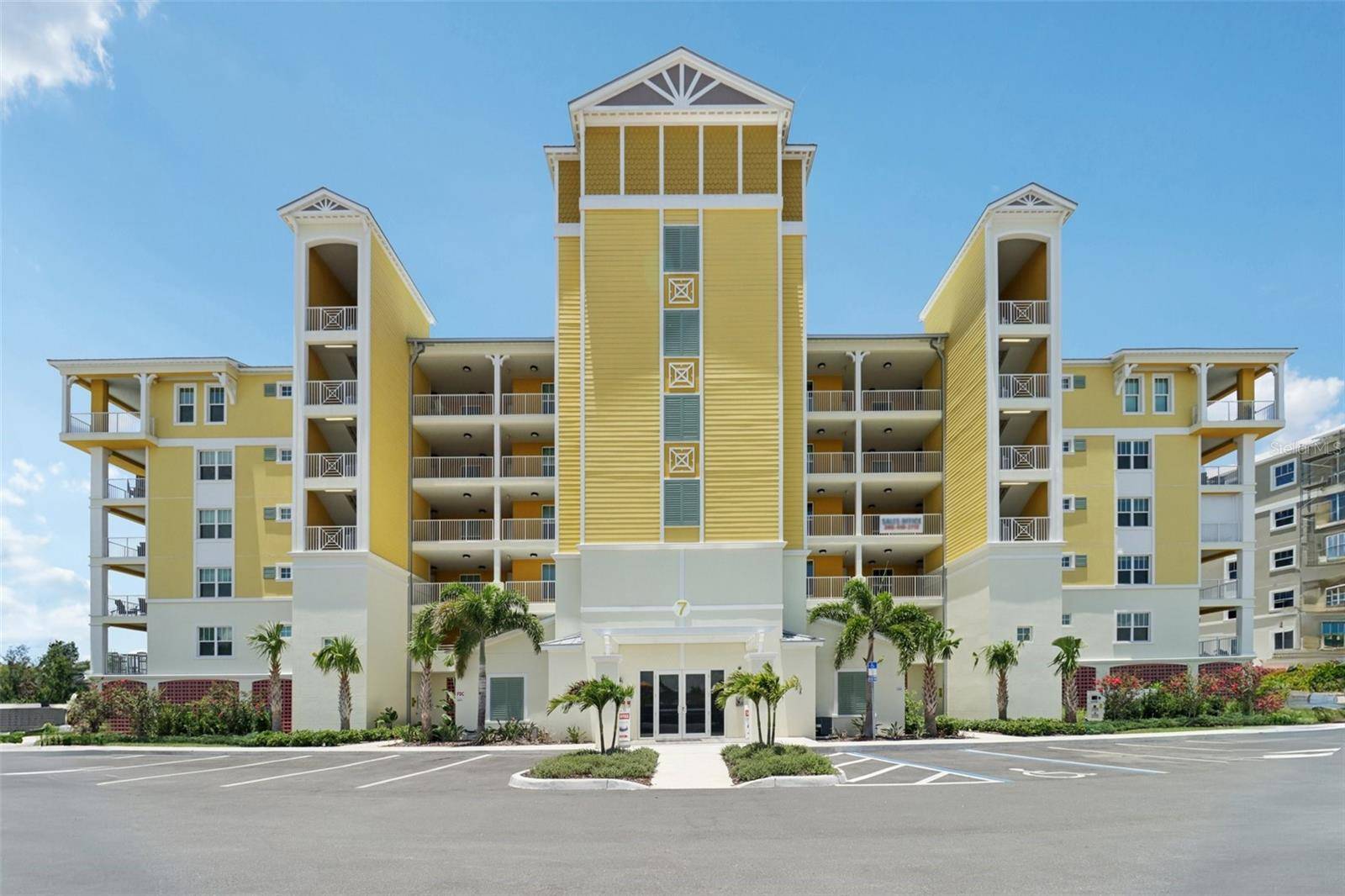 New Smyrna Beach, FL 32169,7 RIVERWALK DR #206