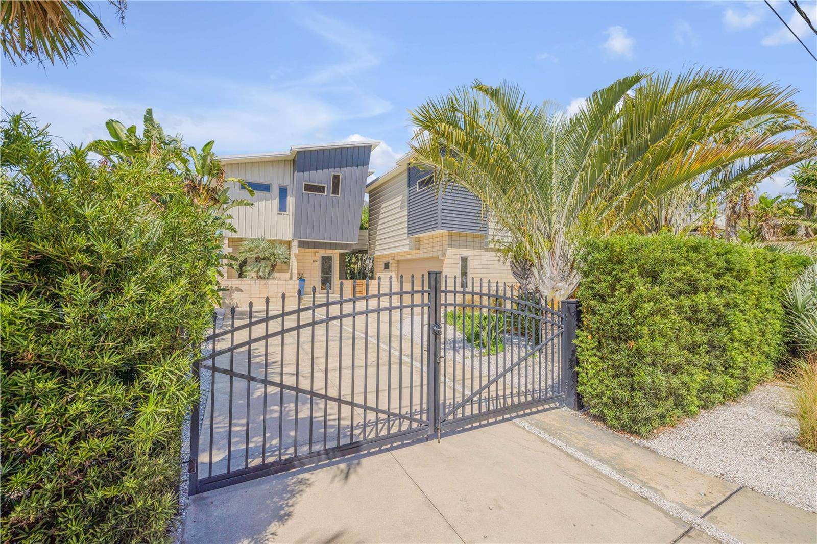 New Smyrna Beach, FL 32169,208 DUNE CIR