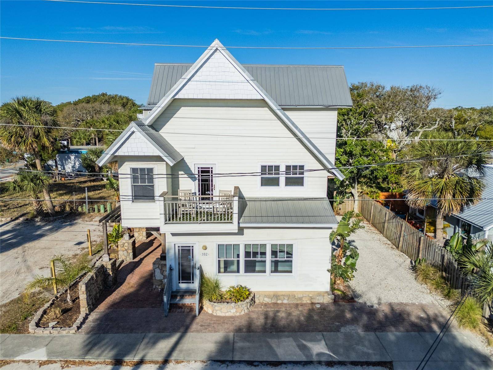 New Smyrna Beach, FL 32169,104 N PINE ST