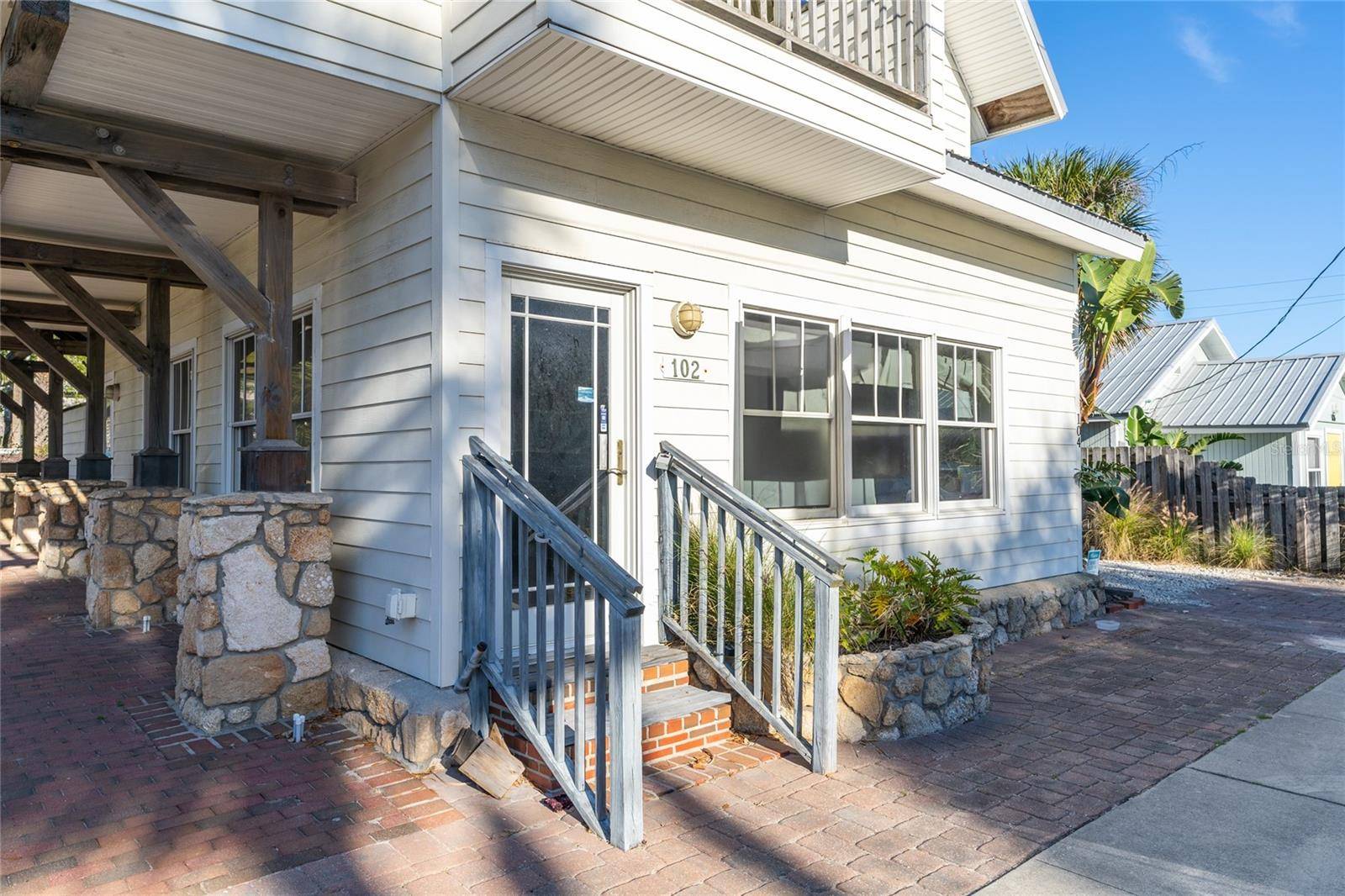 New Smyrna Beach, FL 32169,104 N PINE ST