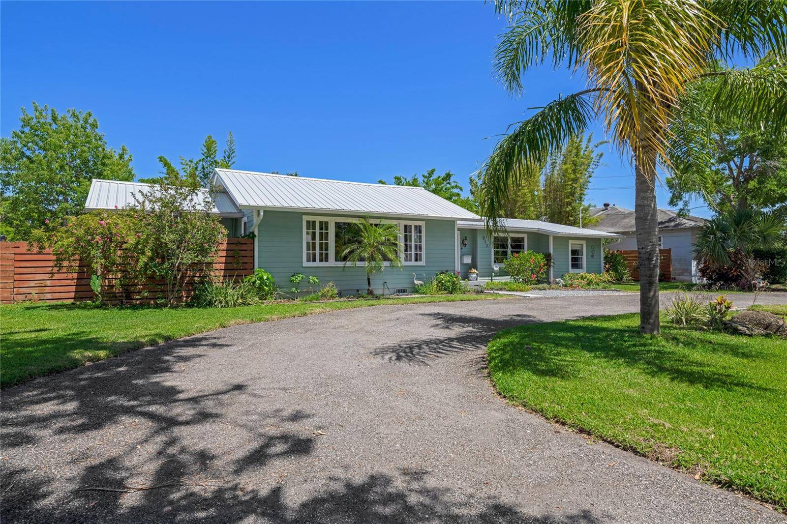 New Smyrna Beach, FL 32168,913 PALMETTO ST