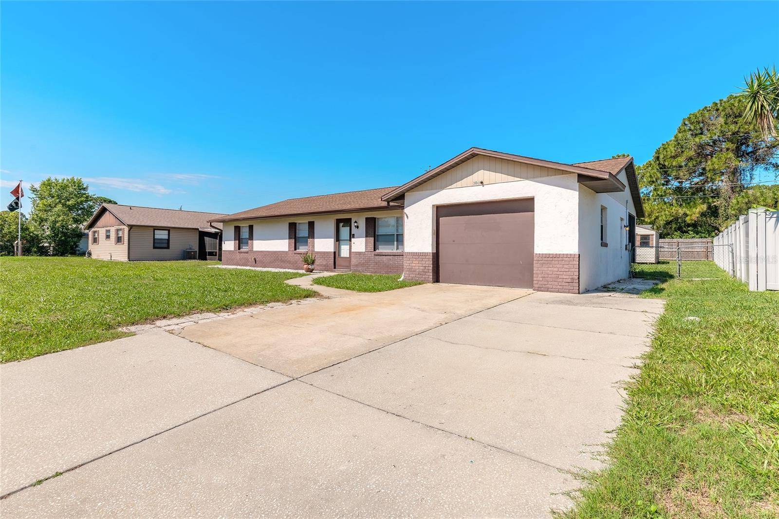 Edgewater, FL 32141,3044 PINE TREE DR