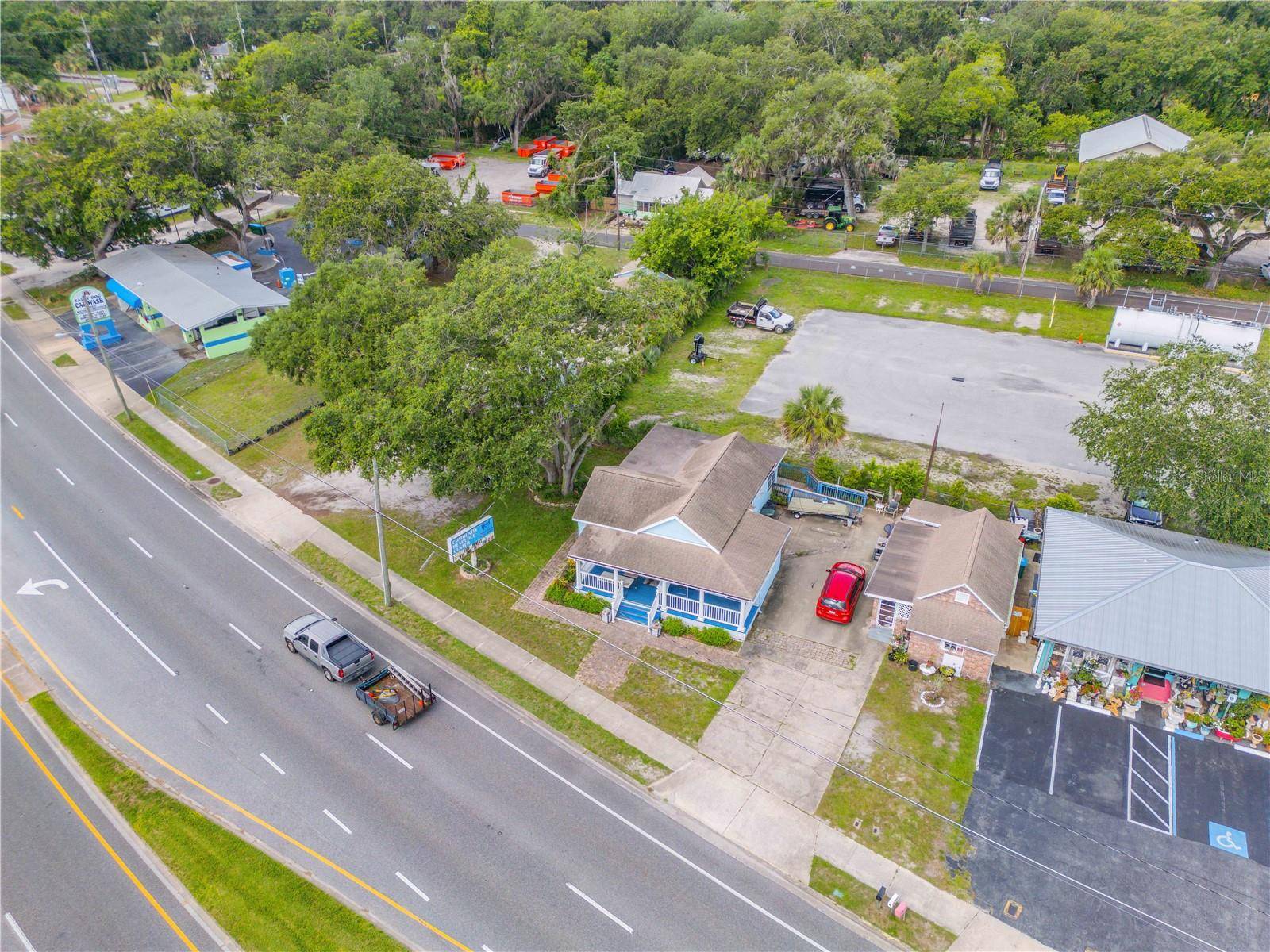 New Smyrna Beach, FL 32168,524 N DIXIE FWY