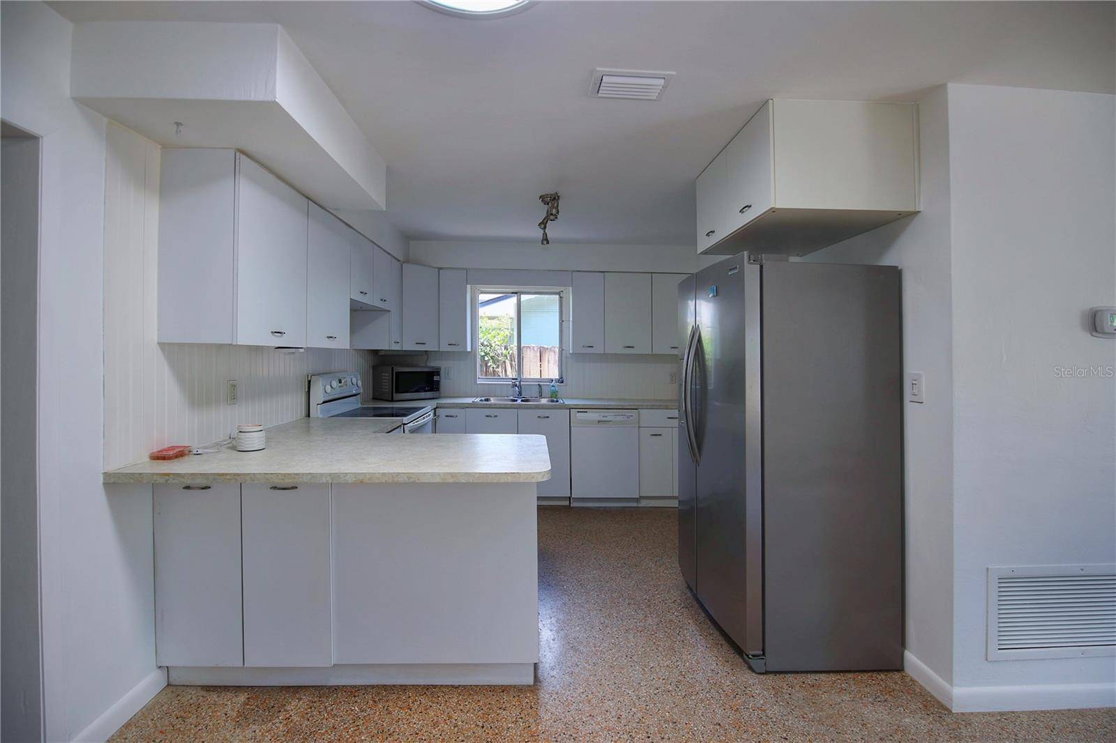 New Smyrna Beach, FL 32169,805 E 18TH AVE