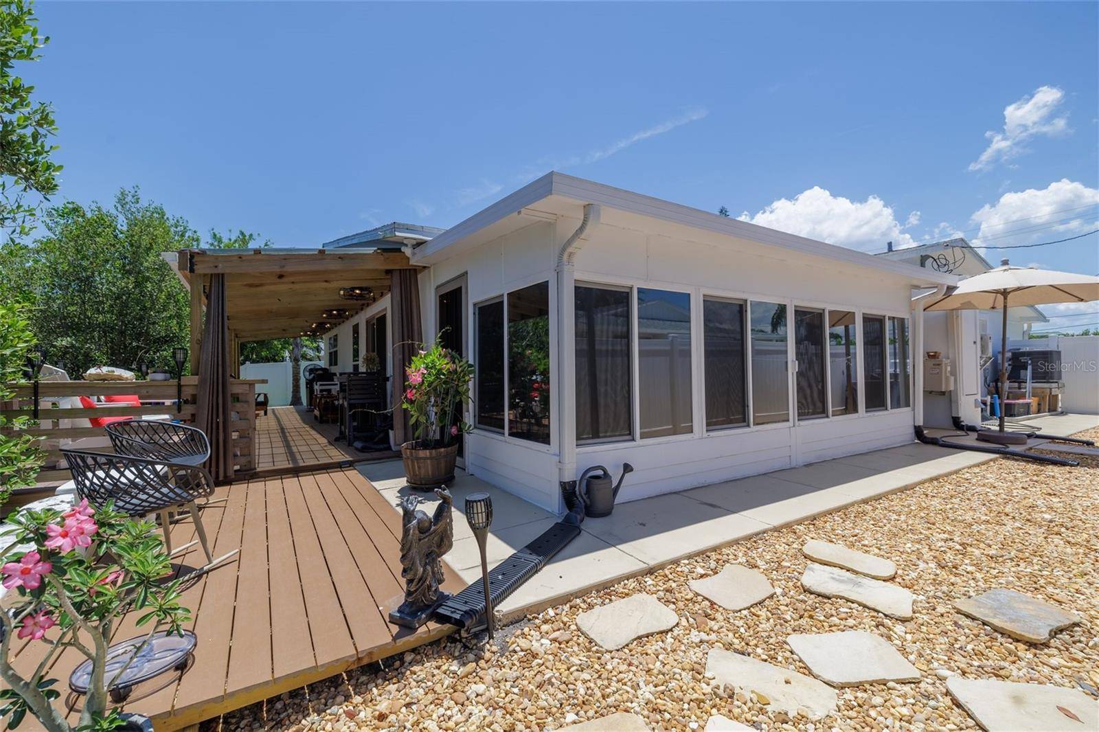 New Smyrna Beach, FL 32169,527 S PENINSULA AVE