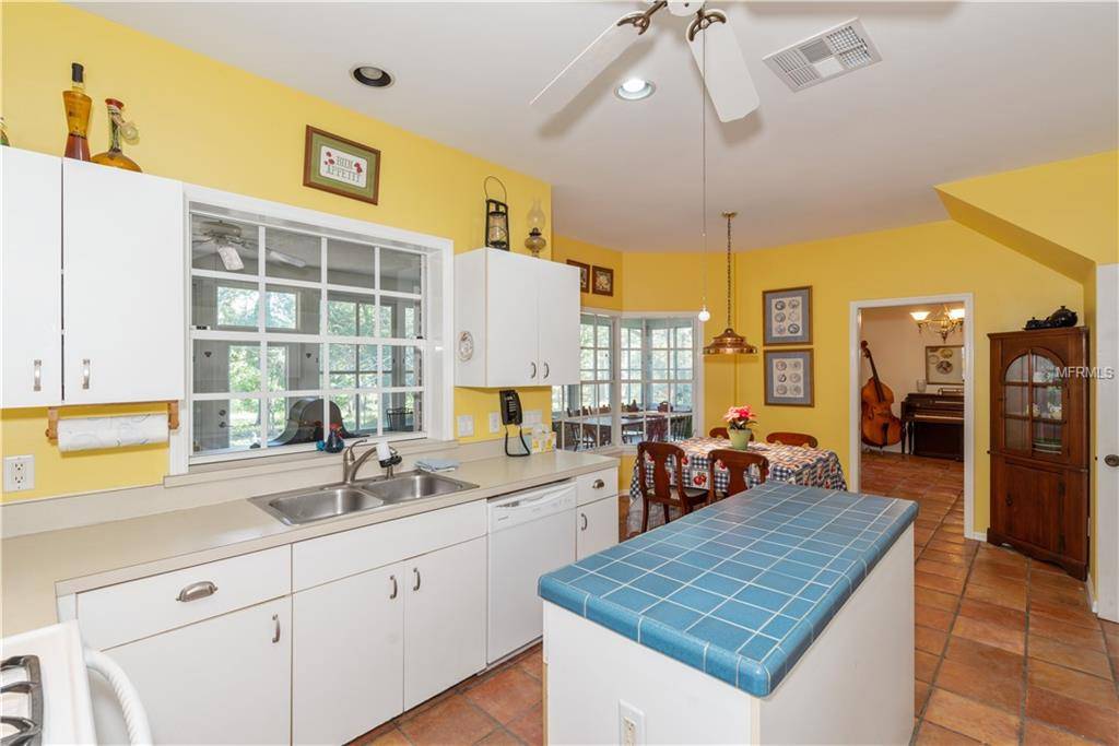 Chuluota, FL 32766,715 KYLE CT