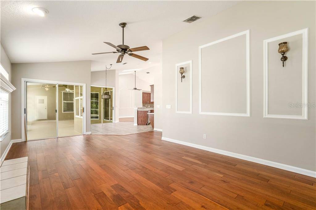 Oviedo, FL 32765,884 KENSINGTON GARDENS CT