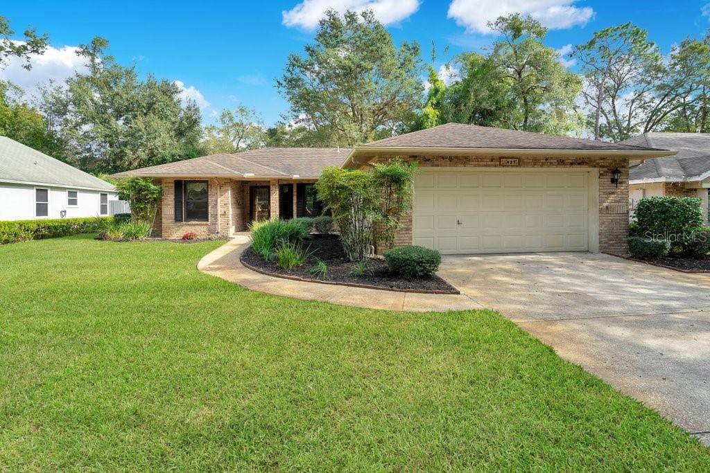 Deland, FL 32724,437 SECLUDED OAKS TRL