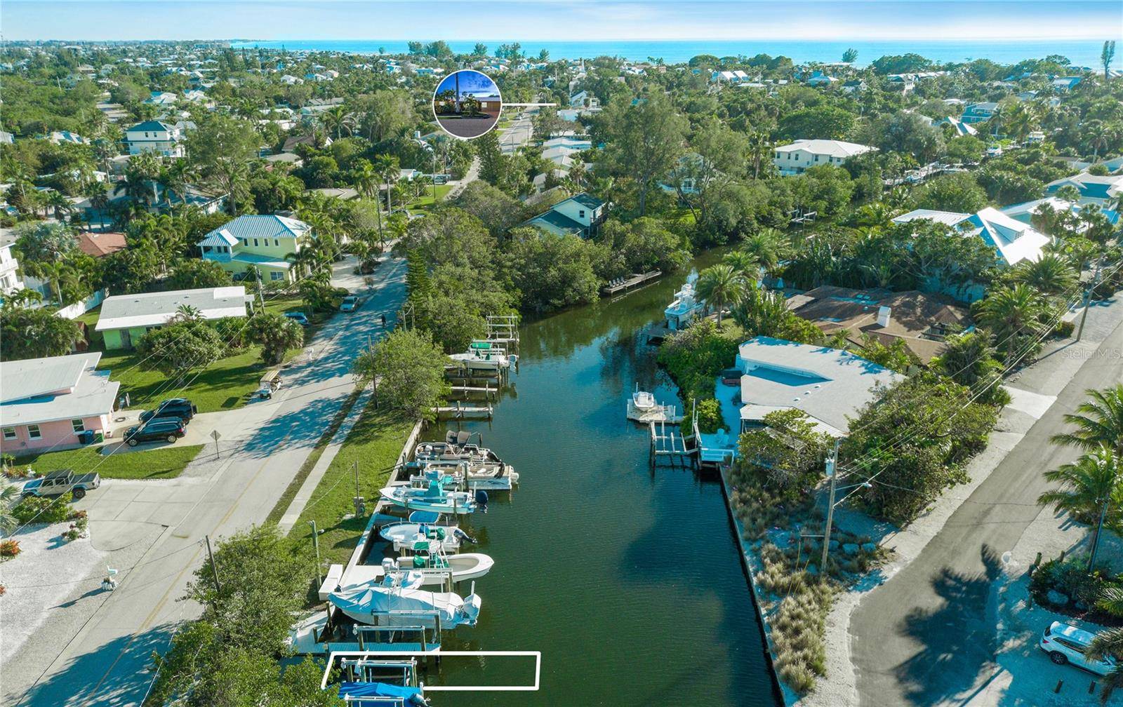 Holmes Beach, FL 34217,216 85TH ST