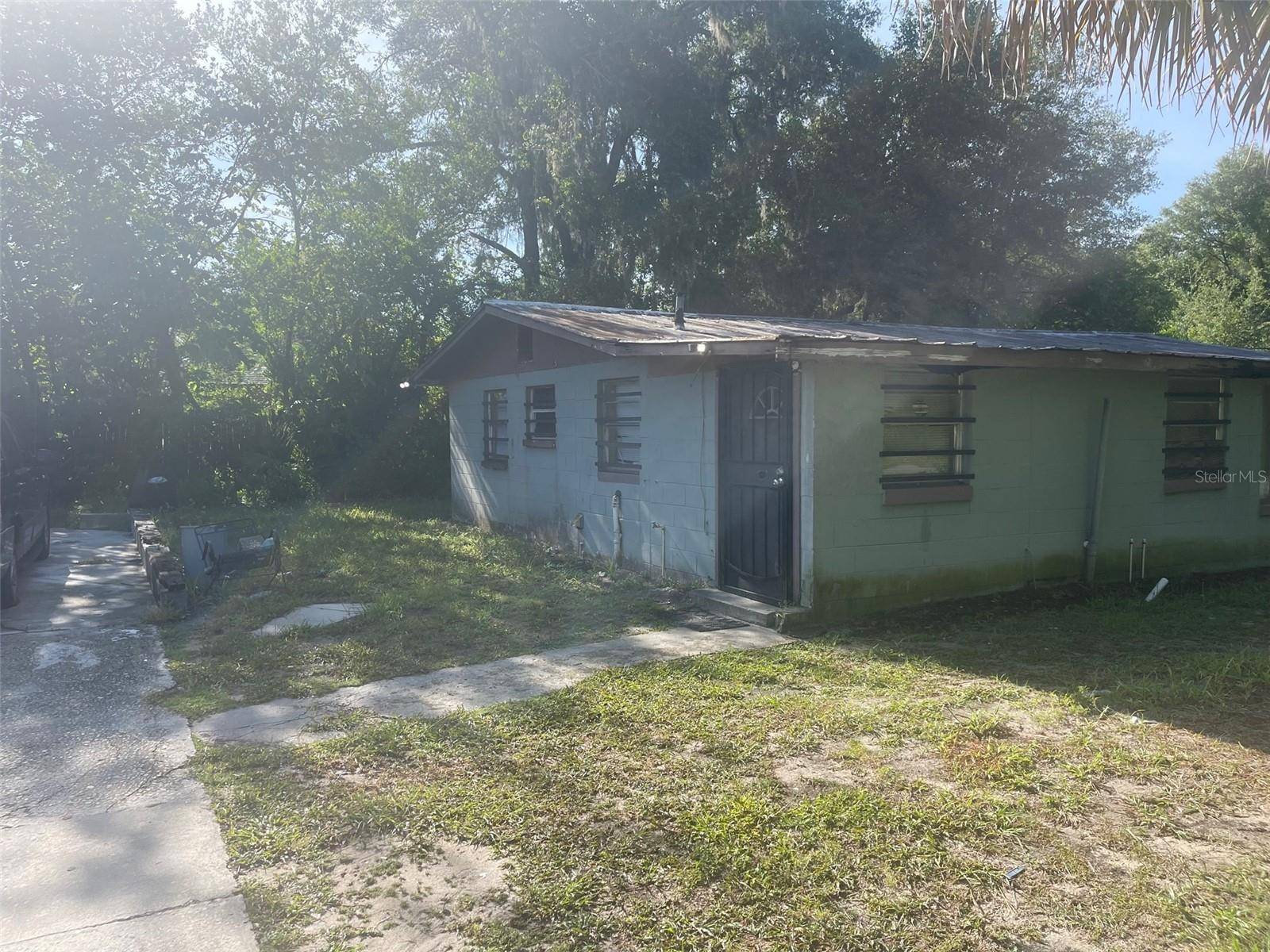 Deland, FL 32720,921 S SALISBURY AVE