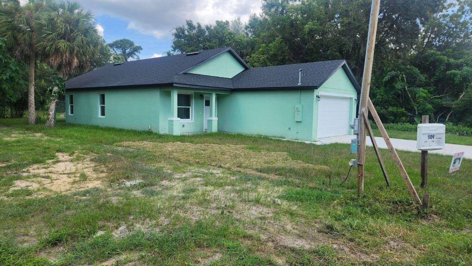 Eustis, FL 32726,509 PINE LN