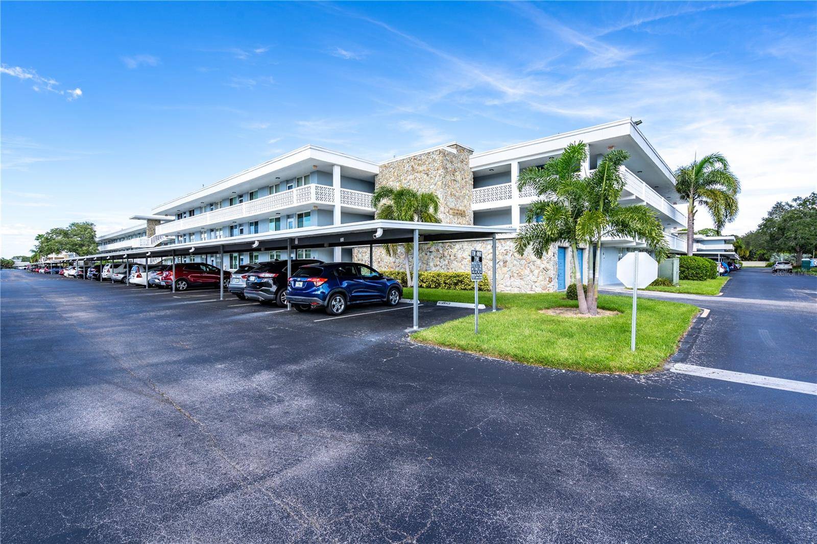 St Petersburg, FL 33703,4715 BAY ST NE #325