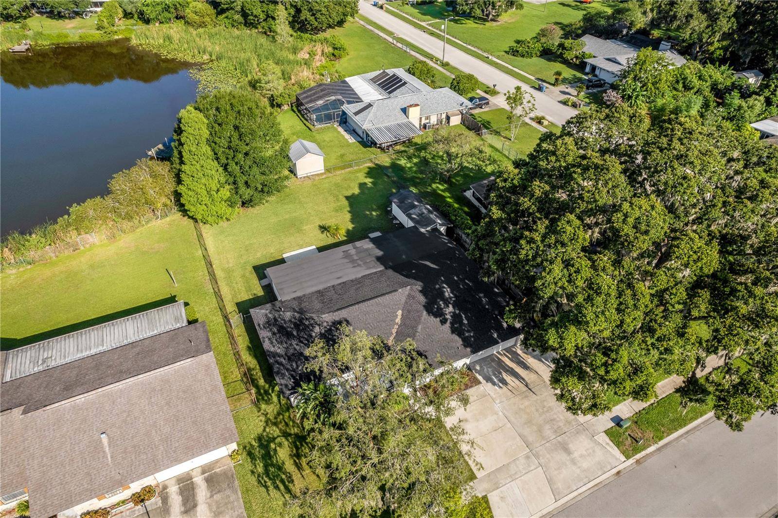 Seffner, FL 33584,916 SHANGRI LA DR