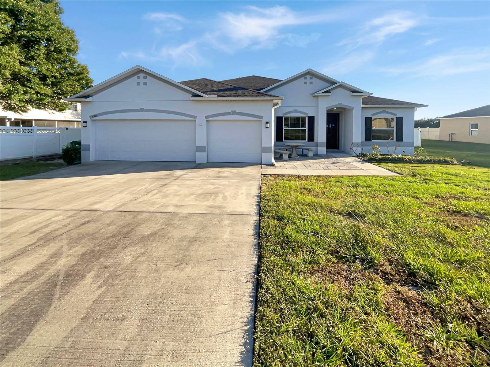 Fruitland Park, FL 34731,1701 DAYBREAK DR