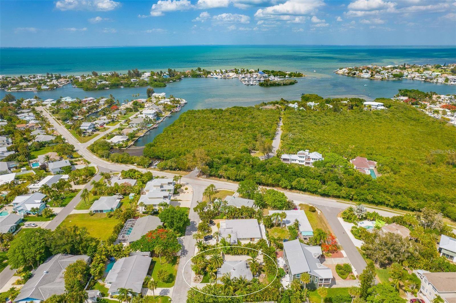 Holmes Beach, FL 34217,215 82ND ST
