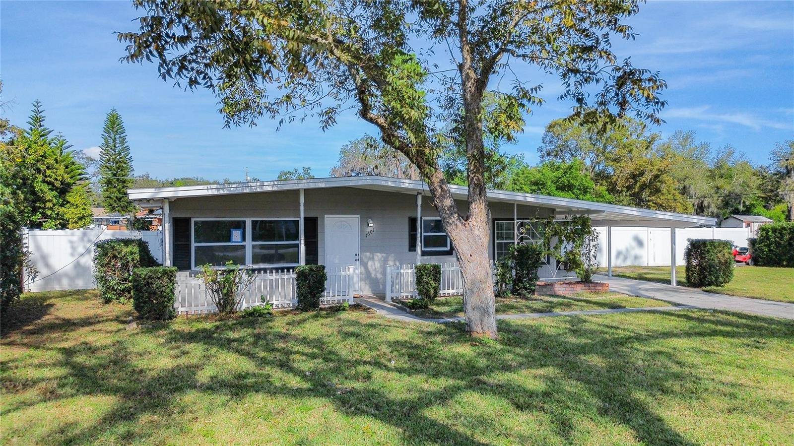 Winter Haven, FL 33880,1601 ROSELAWN ST SW