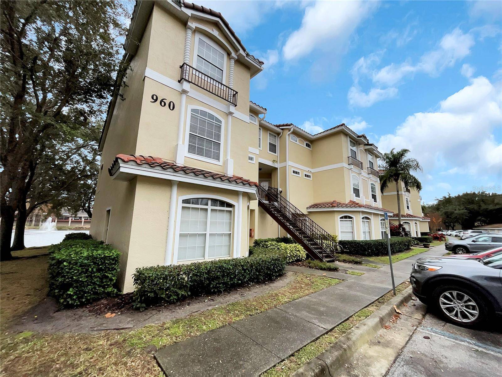 Altamonte Springs, FL 32714,960 MOORING AVE #201