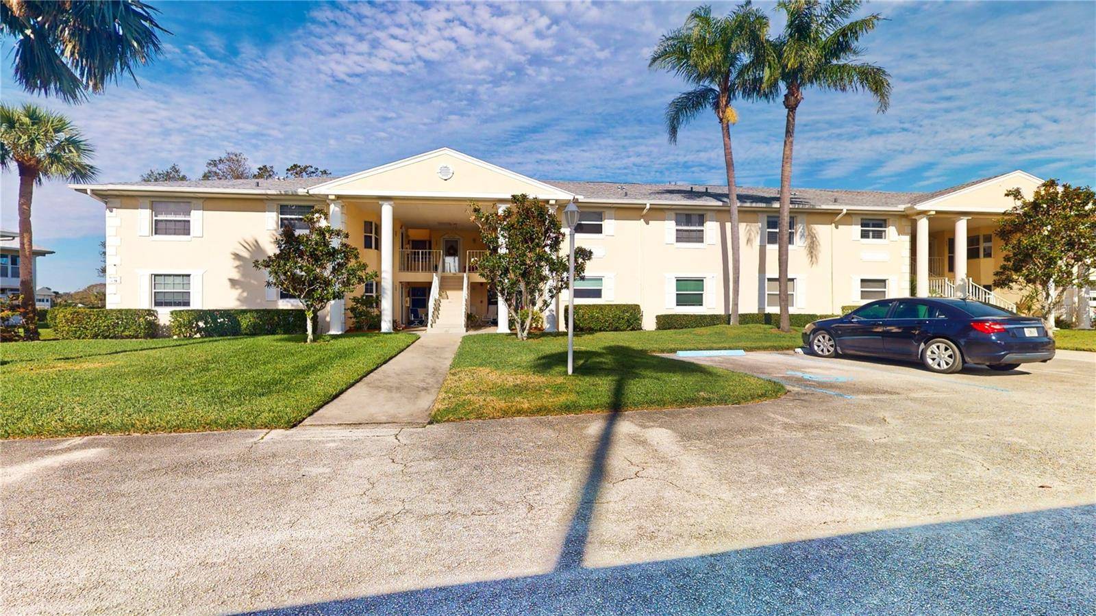 Vero Beach, FL 32962,400 GROVE ISLE CIR #400