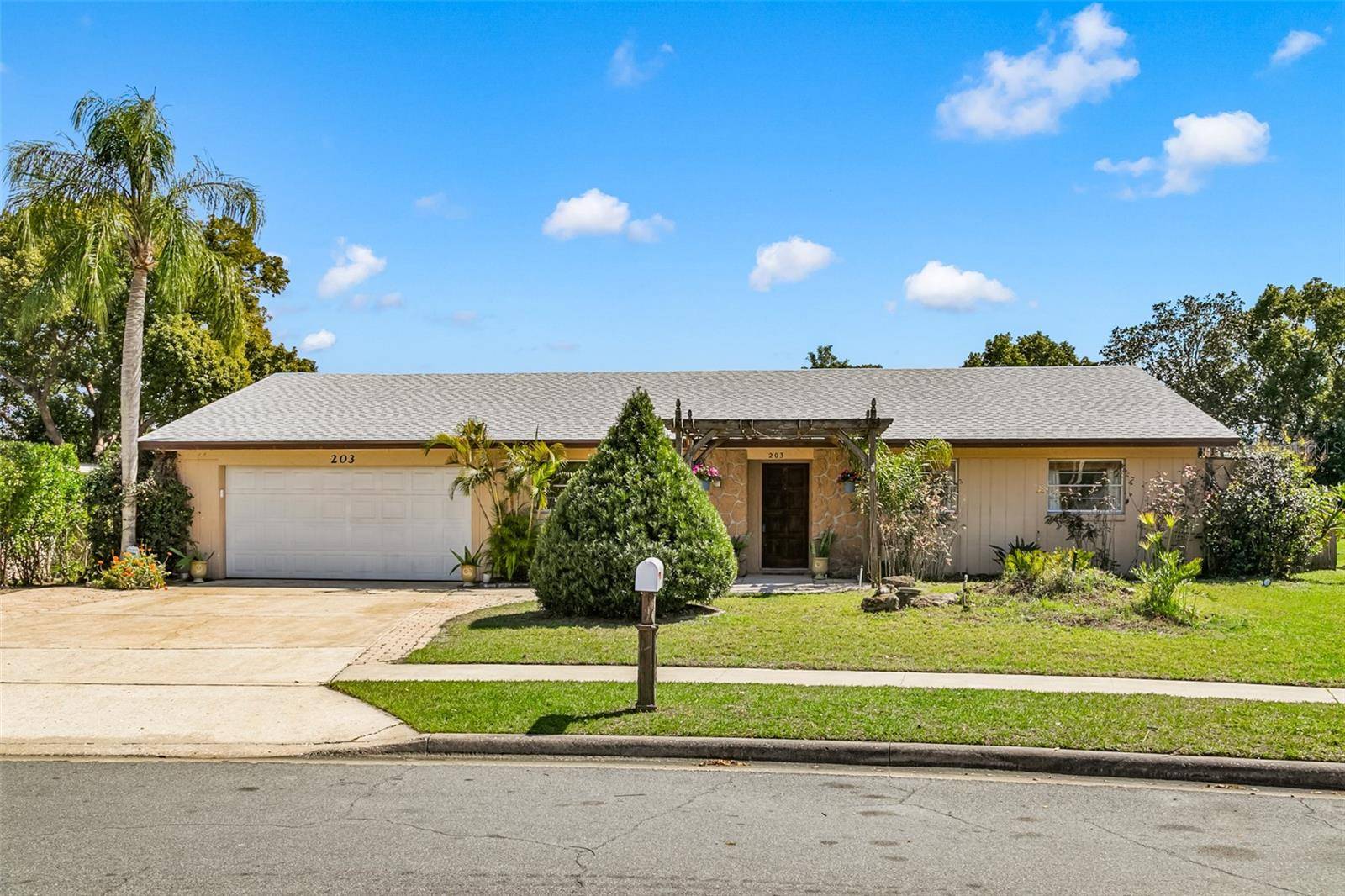 Sanford, FL 32773,203 LOCH LOW DR