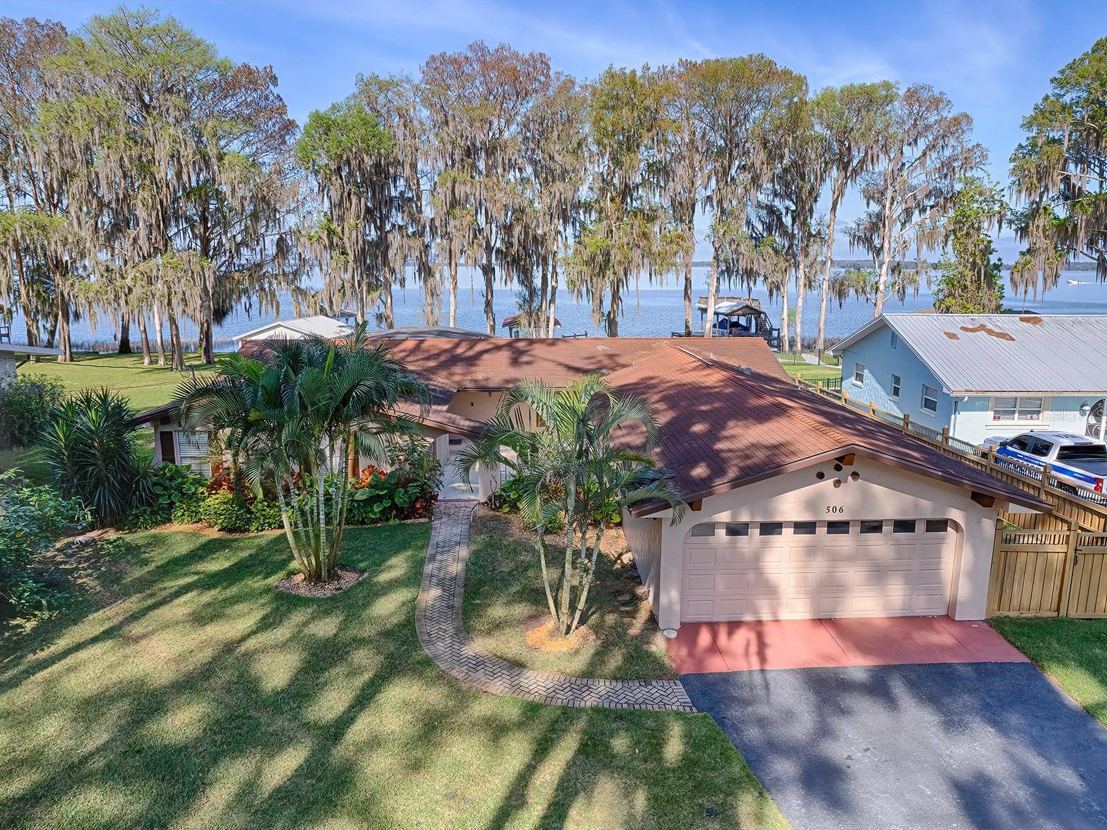 Eustis, FL 32726,506 LAKESHORE DR