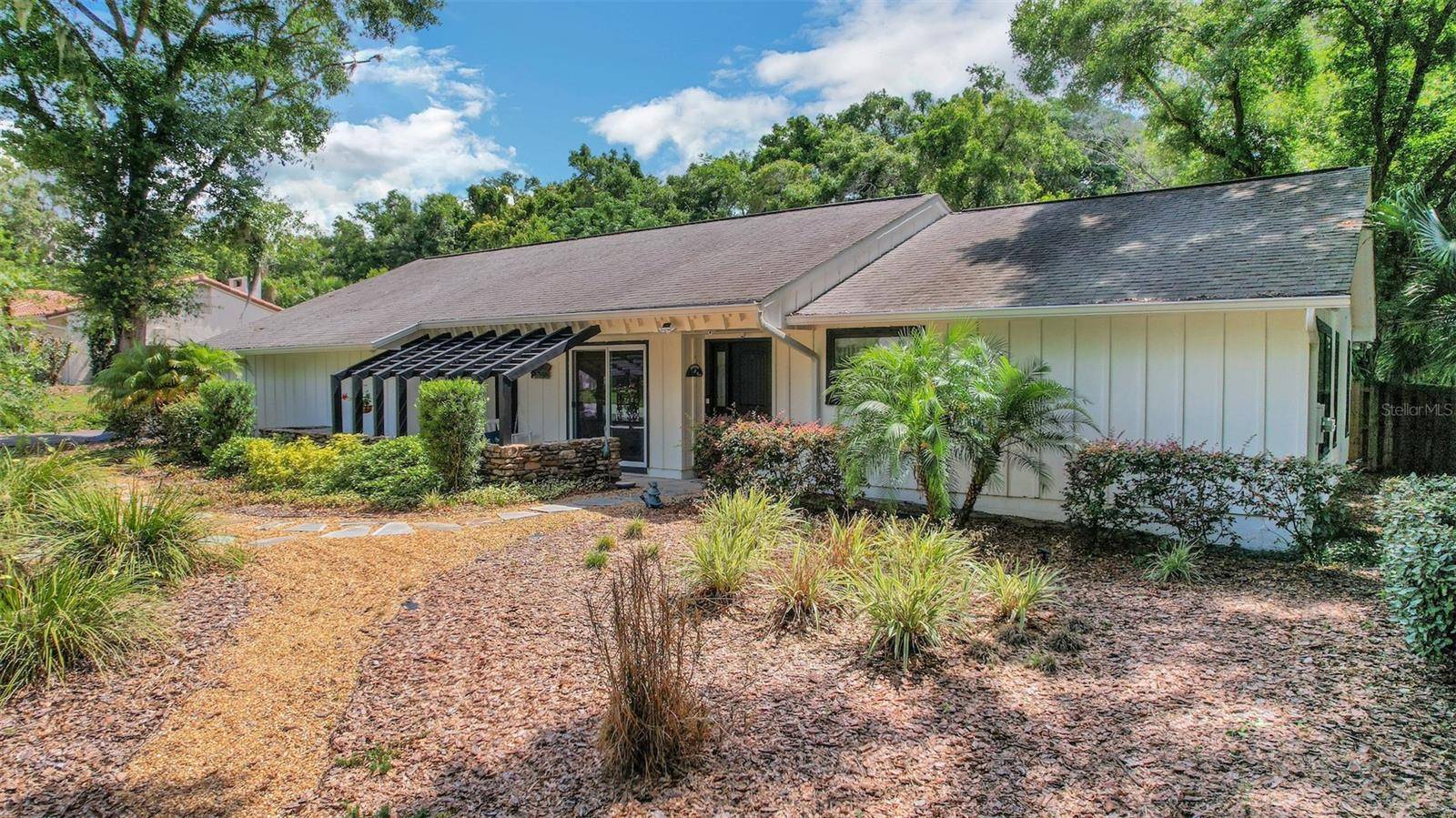 Eustis, FL 32726,1211 W CROOKED LAKE PL