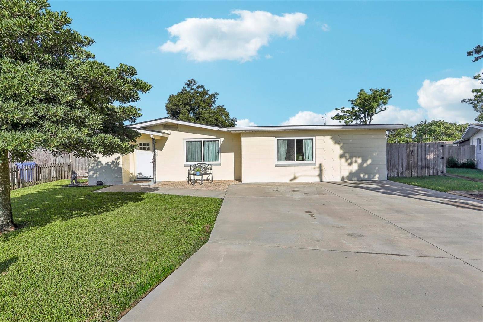 Ocoee, FL 34761,628 STARKE LAKE CIR