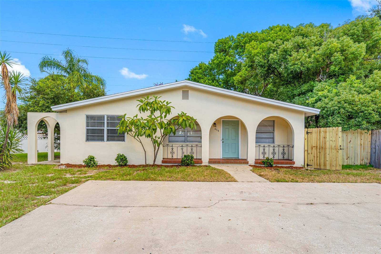 Dunedin, FL 34698,612 DOGWOOD CT