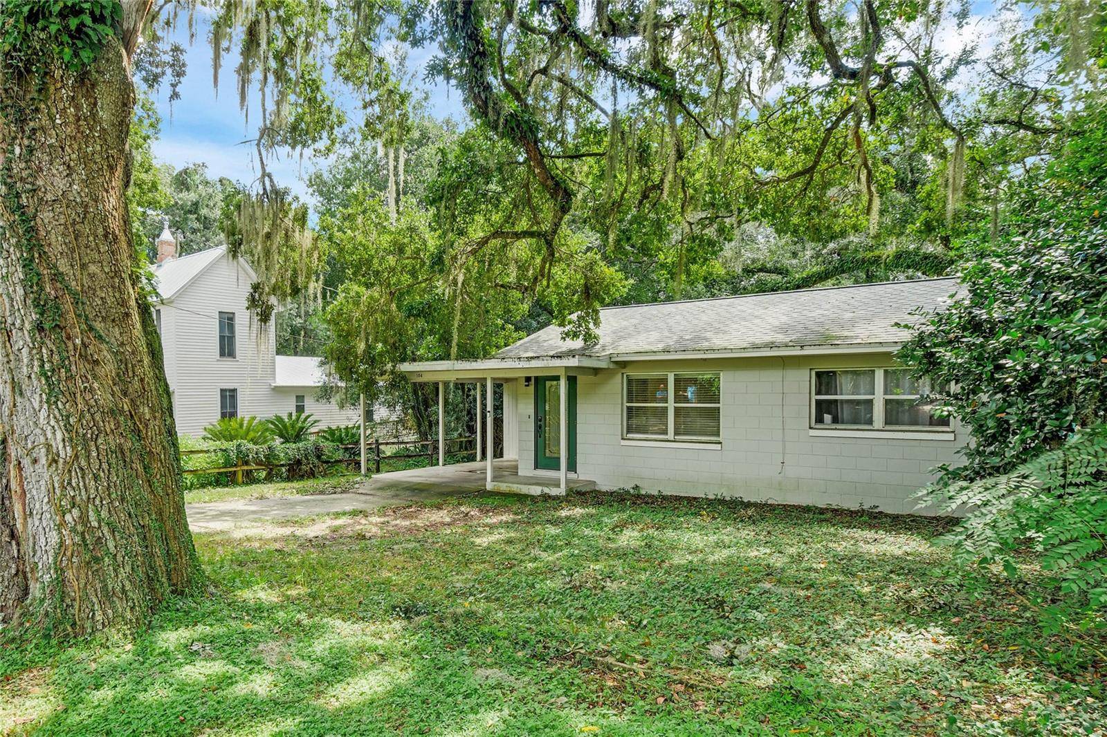 Lady Lake, FL 32159,104 E MCCLENDON ST