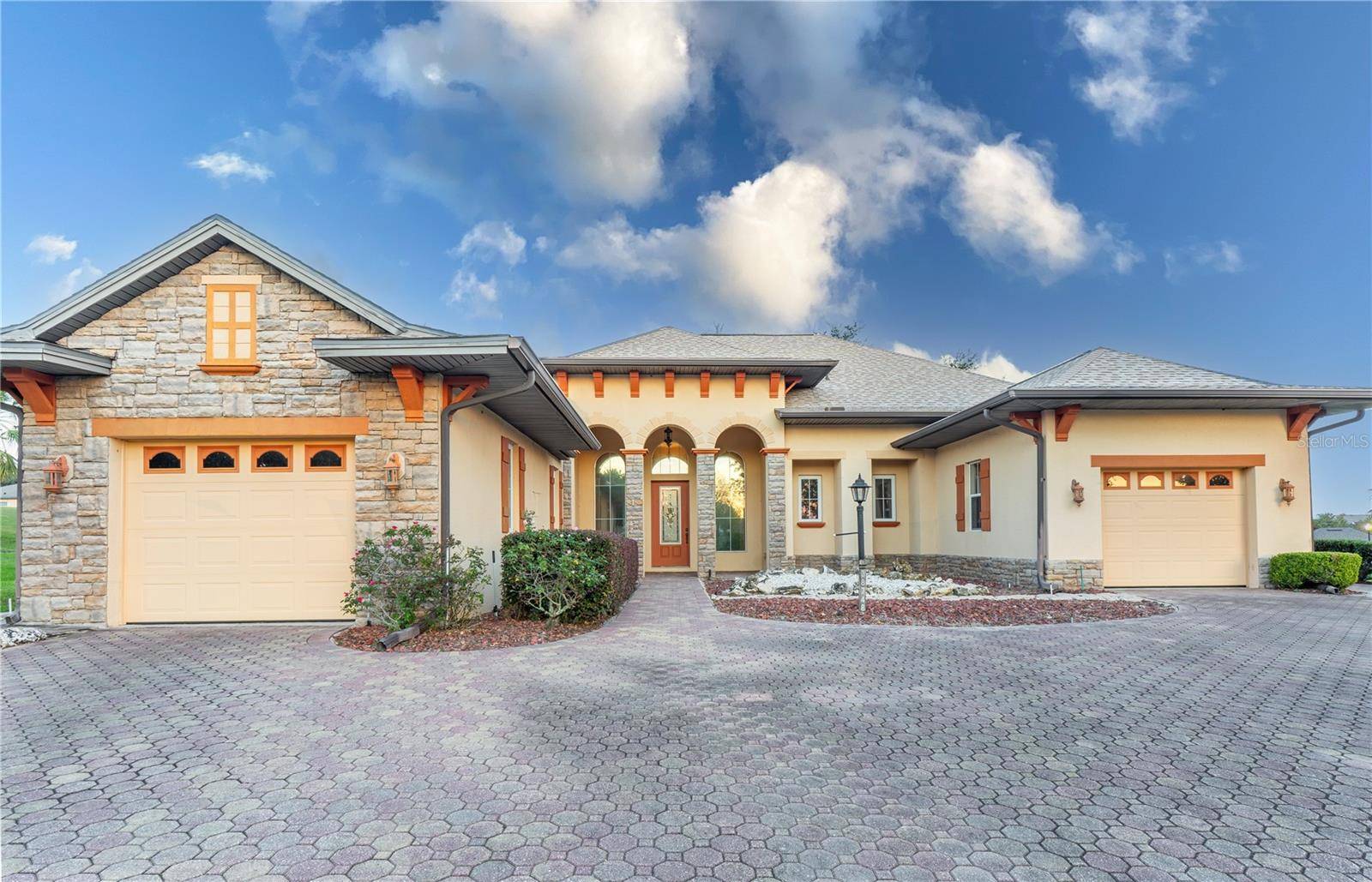 Lady Lake, FL 32159,38748 LAKEVIEW WALK