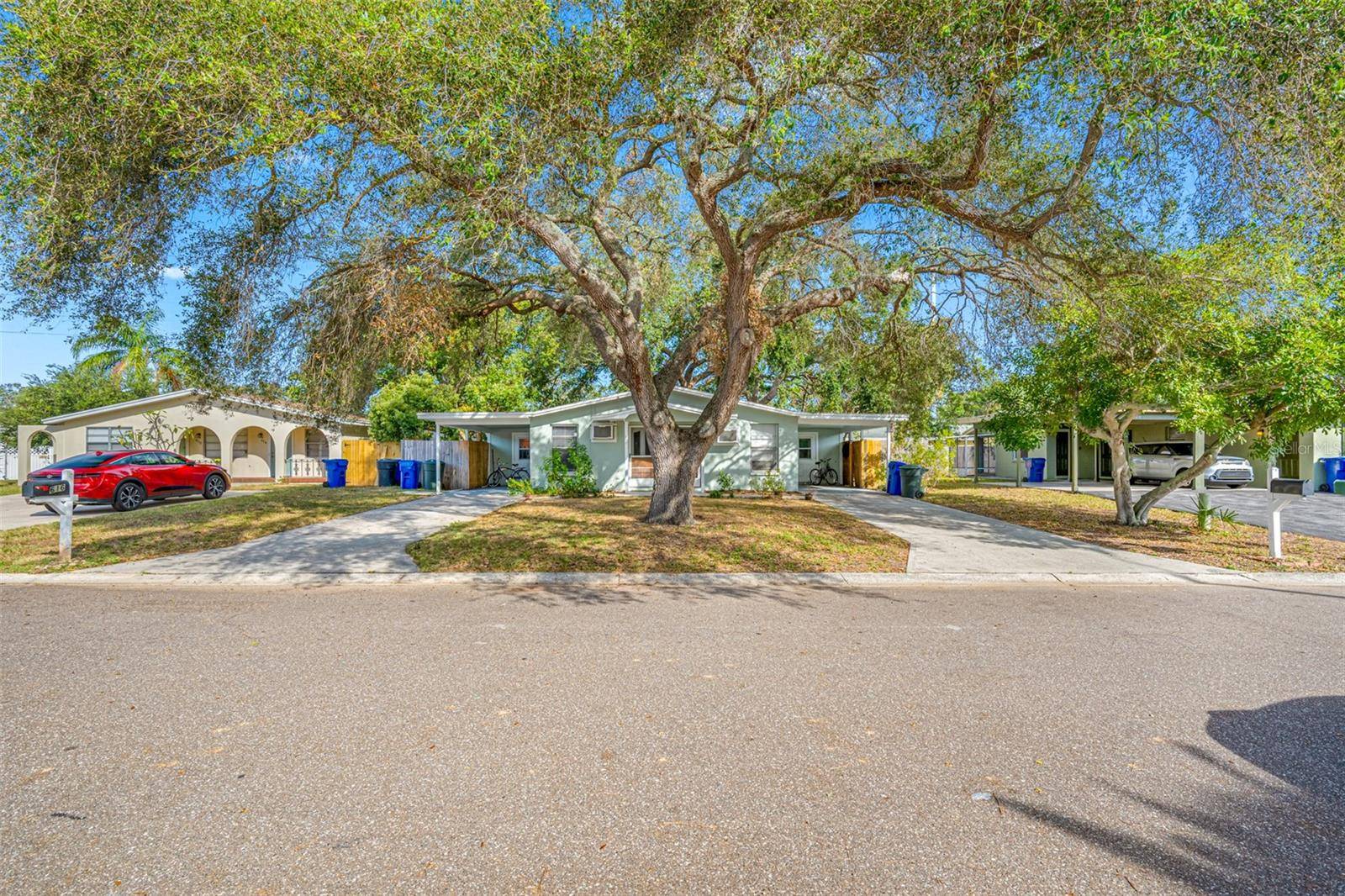 Dunedin, FL 34698,616 DOGWOOD CT