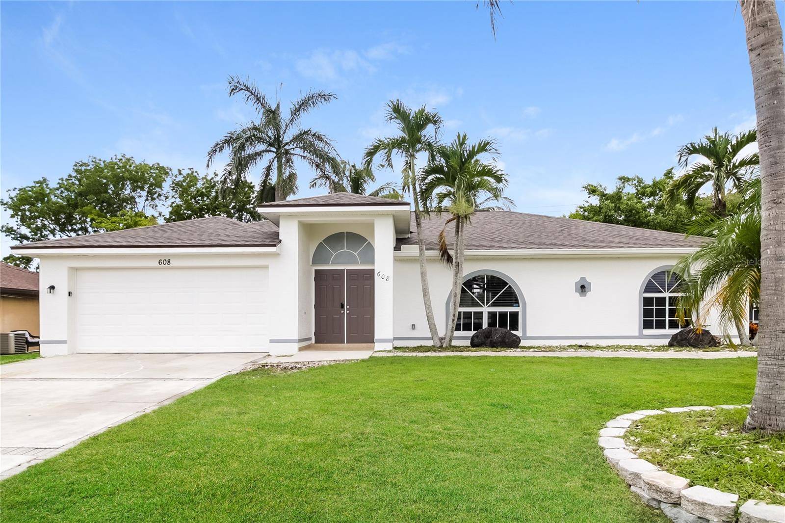 Cape Coral, FL 33990,608 SE SANTA BARBARA PL