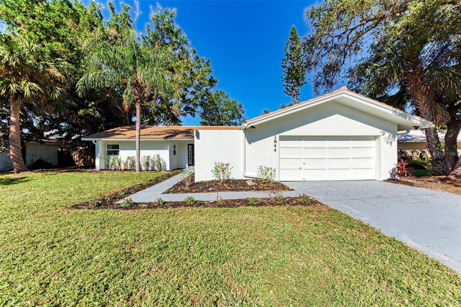 Sarasota, FL 34232,1844 RIVIERA CIR