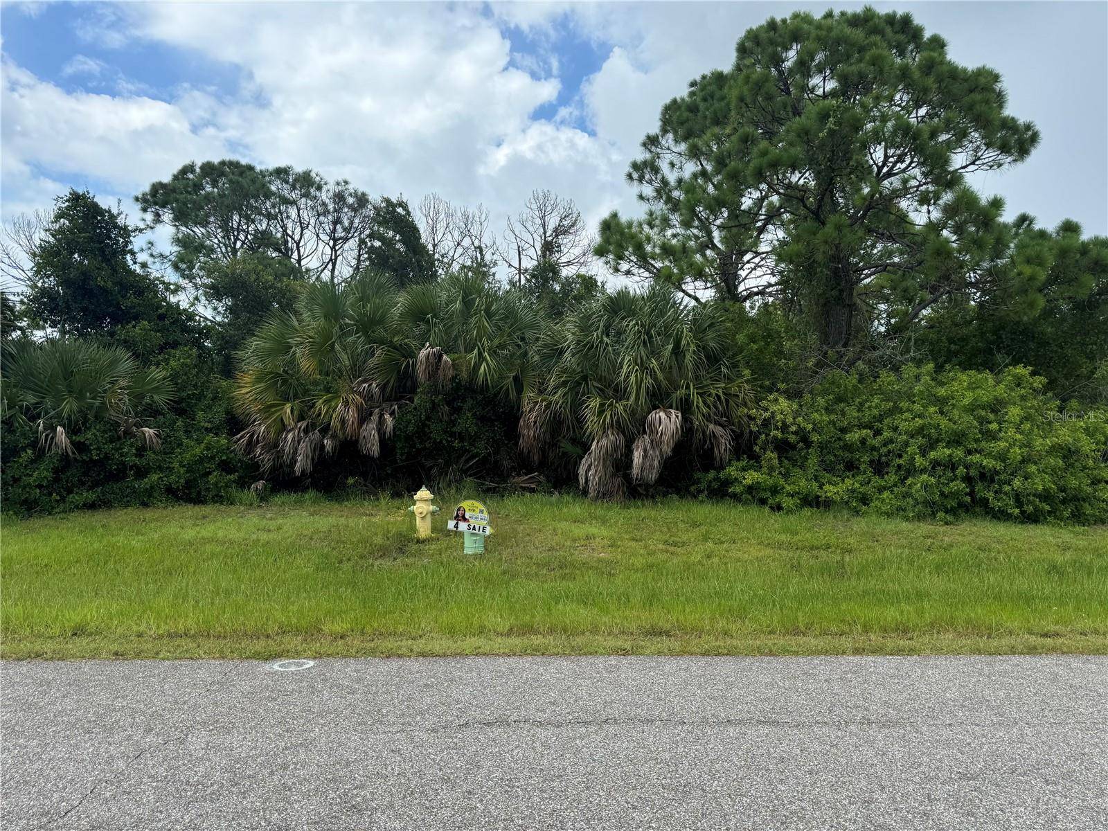 Rotonda West, FL 33947,114 LANTANA RD