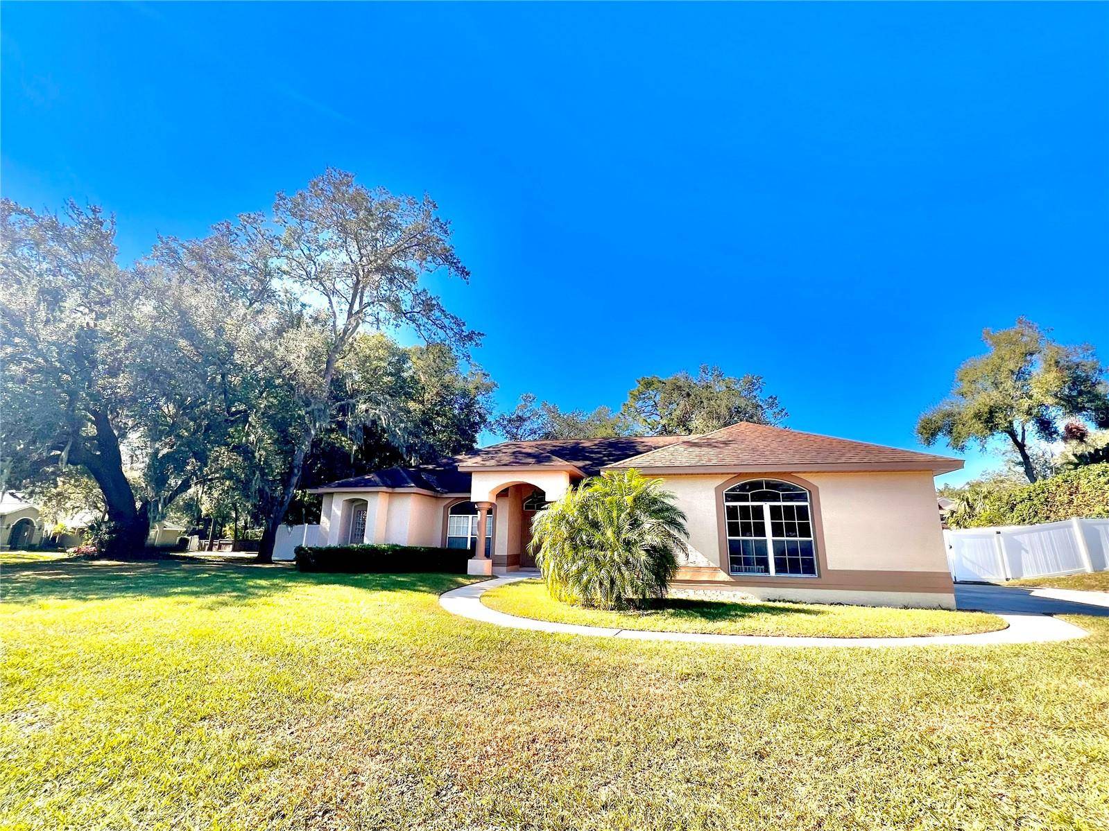 Apopka, FL 32712,906 LIVEOAK LEAF CT