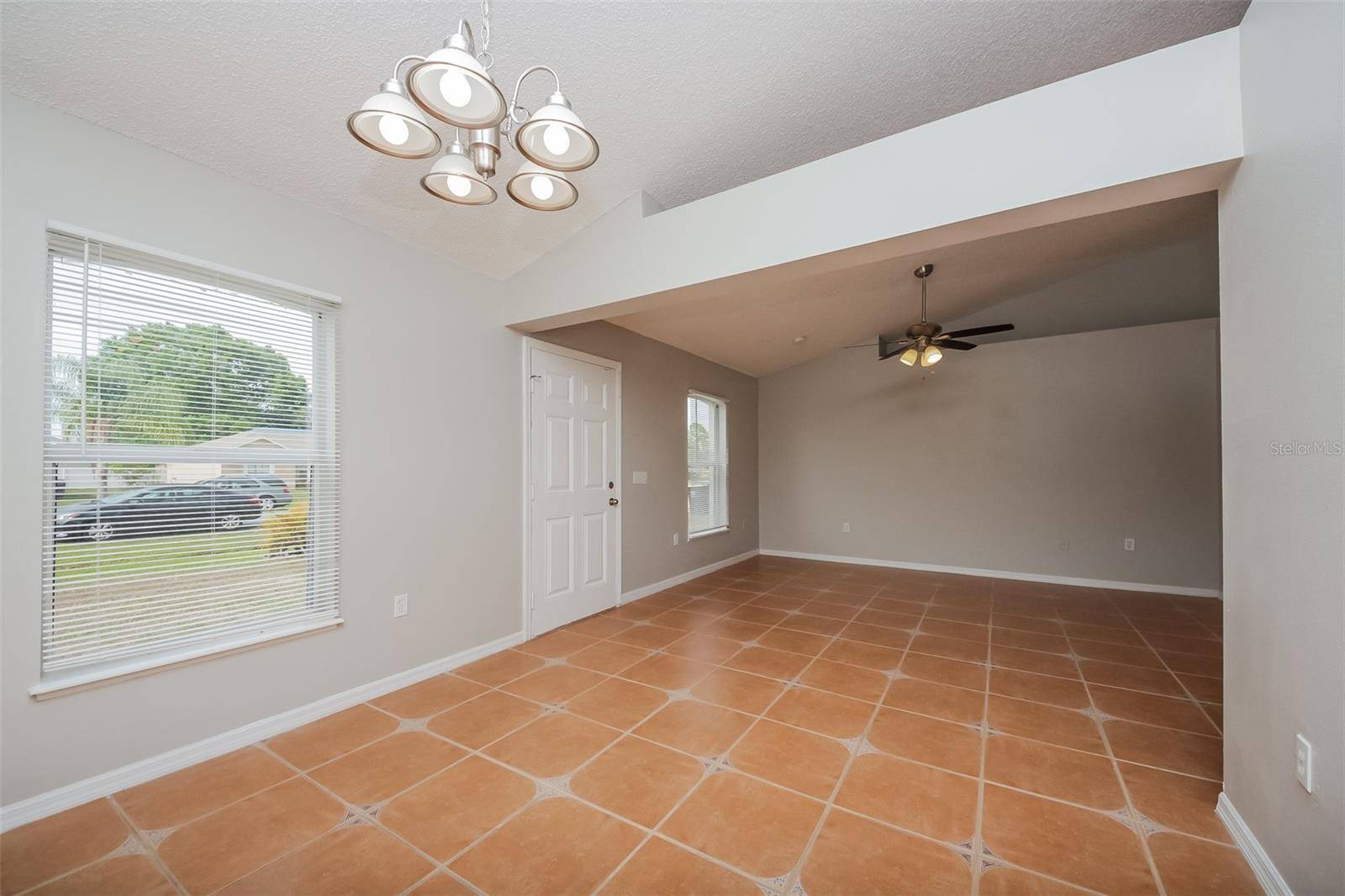 Poinciana, FL 34759,661 PARAKEET CT