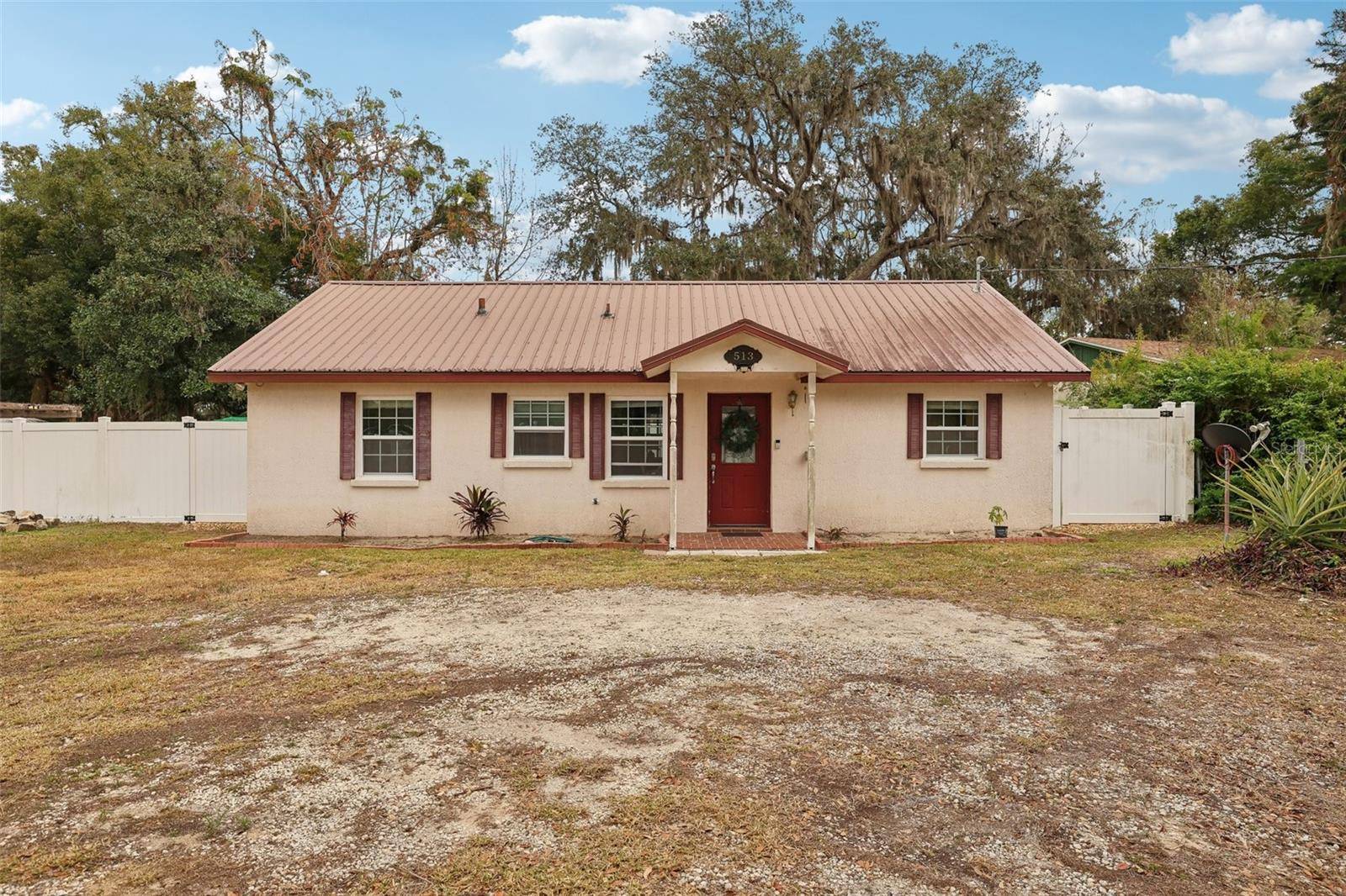 Fruitland Park, FL 34731,513 SEMINOLE AVE