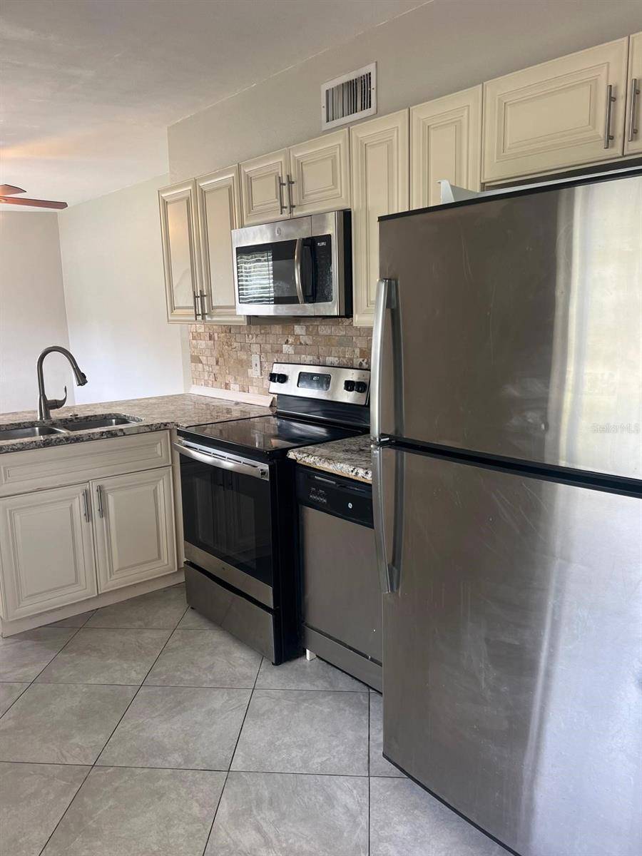 Sanford, FL 32771,158 COUNTRY CLUB CIR