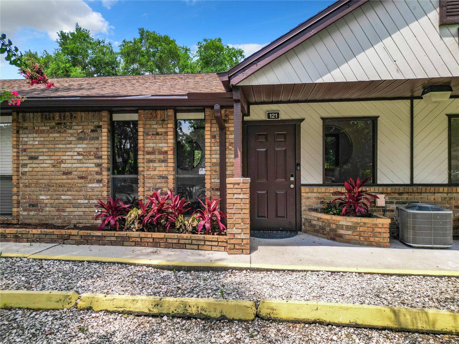 Altamonte Springs, FL 32714,409 MONTGOMERY RD #121